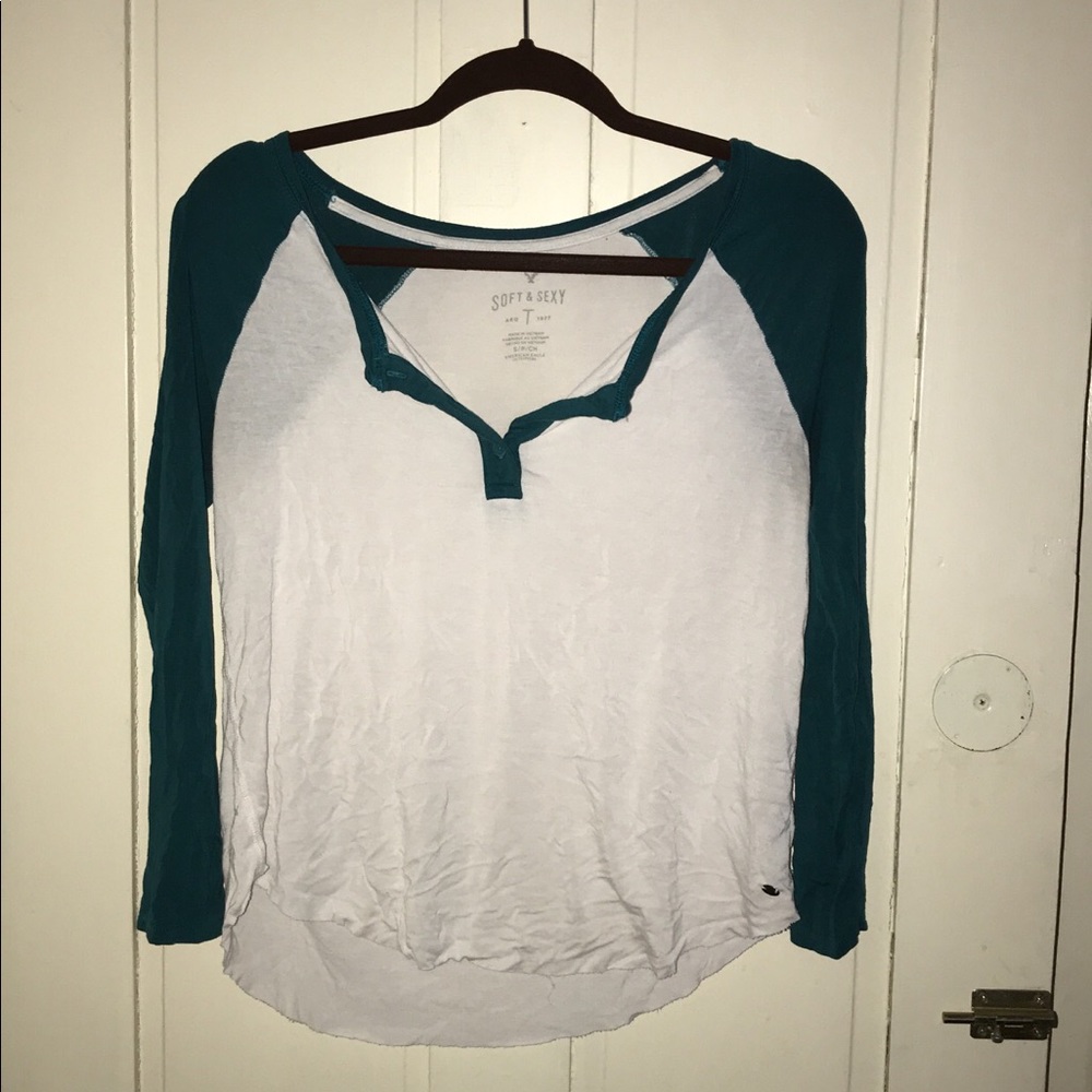 AE three quarter sleeve top with buttons